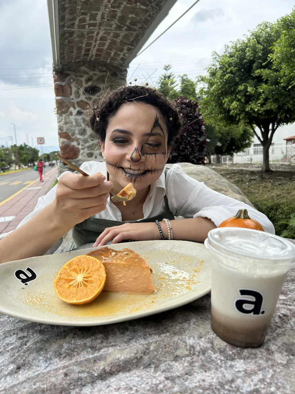  - Flan de Mandarina: disfruta del toque cítrico del otoño con nuestro Flan de Mandarina en Anagrama. Cremoso y suave, este flan destaca por su frescura y el inconfundible sabor de la mandarina